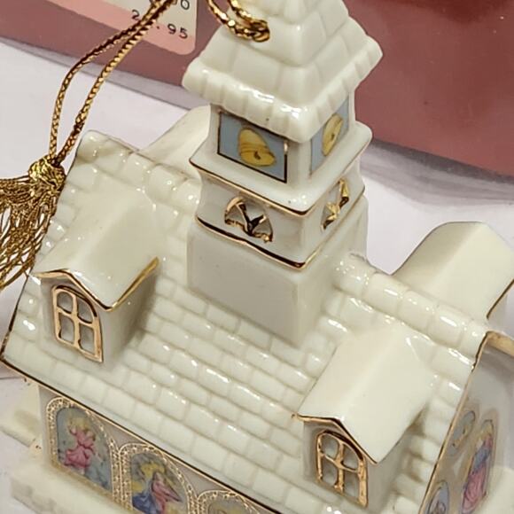 Lot 2 Lenox Ornament Churches Around The World Berkshire Chapel First in Series main image 3